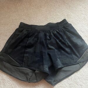 Camo Lululemon Hotty Hot Shorts Size 4 WORN ONCE